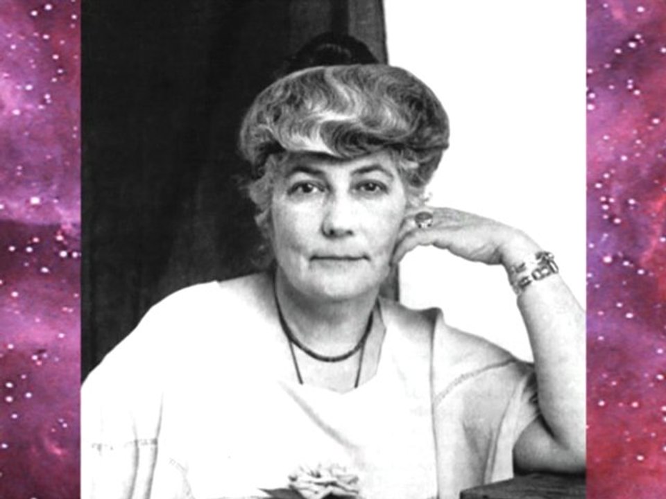 Елена Рерих. Штрихи к портрету