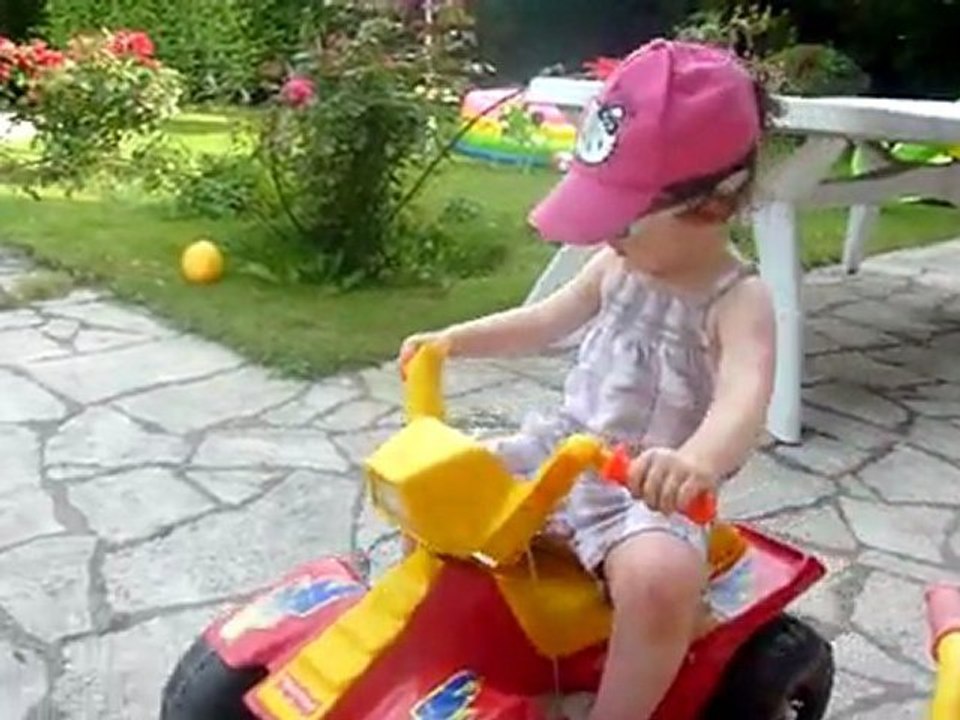 Les filles dans le jardin 02/08/2011