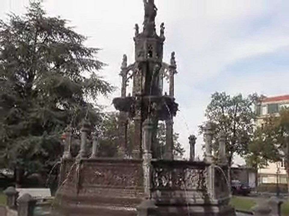 La fontaine.