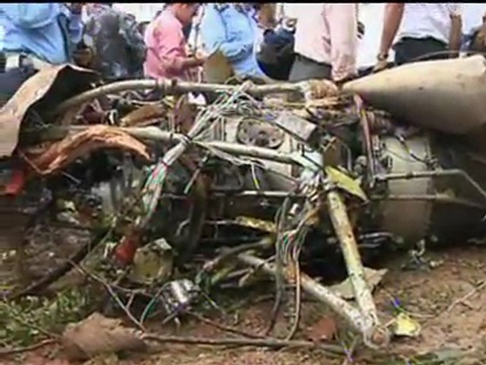 Everest tourists die in plane crash