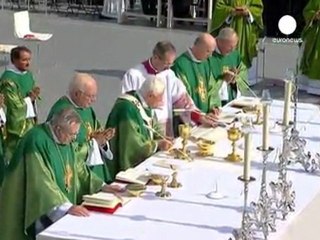 Papa'nın Almanya gezisi ayinle sona erdi