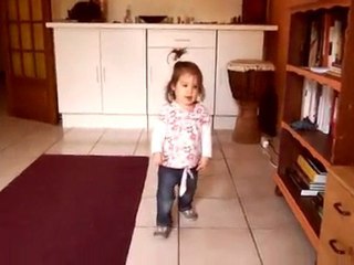 Anna - Ses premiers pas (25/09/2011)