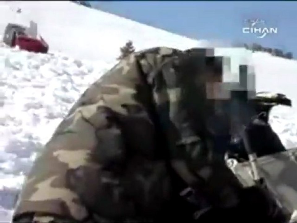RAHMETLİ MUHSİN BAŞKANIN DÜŞEN HELİKOPTERİNDEN PARÇAYI BÖYLE SÖKMÜŞLER