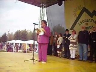 Lansarea volumului "Pete de rugină" - Cătălina Orşivschi-prezinta OTILIA SFARGHIU