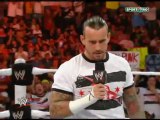 VIDEO: CM Punk a aruncat din nou IN AER Raw-ul! I-a fost iar oprit microfonul! Vezi de ce si spune cine crezi ca a dat ordinul: / Sursa: sport.ro si wfan.sport.ro