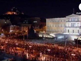 yunanistanda öğrenciler devlet televizyonunu basti