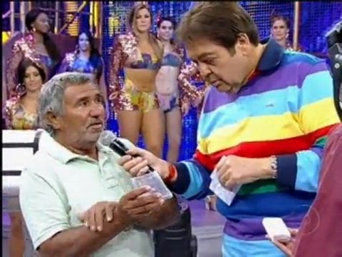 Domingão do Faustão - Videos - Rede Globo - Programa relembra história emocionante de sobrevivência em alto-mar_2