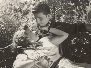 Kollarında Öleyim - Zeki Müren