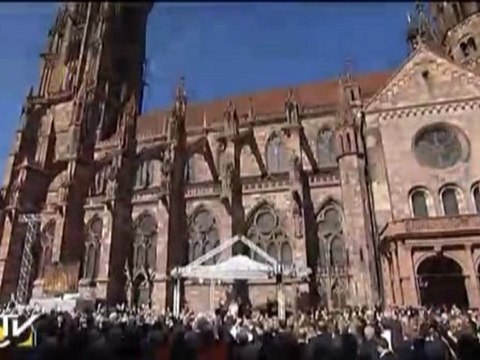 Salutul Papei către cetăţenii din Freiburg adunaţi în Münsterplatz
