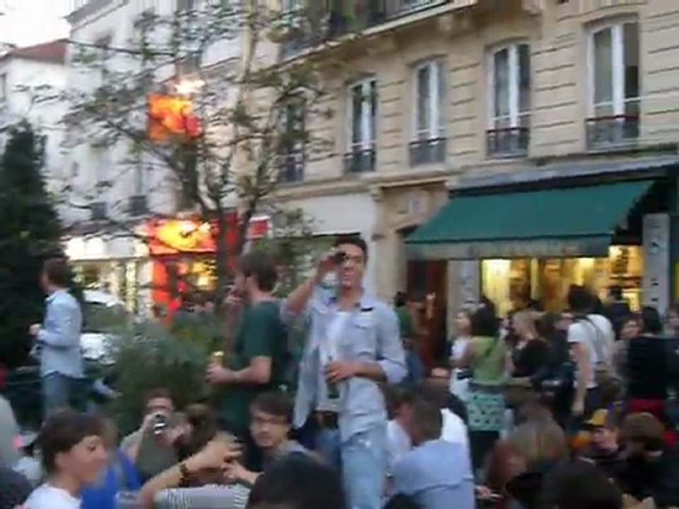 Nouvel an belge à Paris 2011:  la chambre à air de Lepic/Abbesses