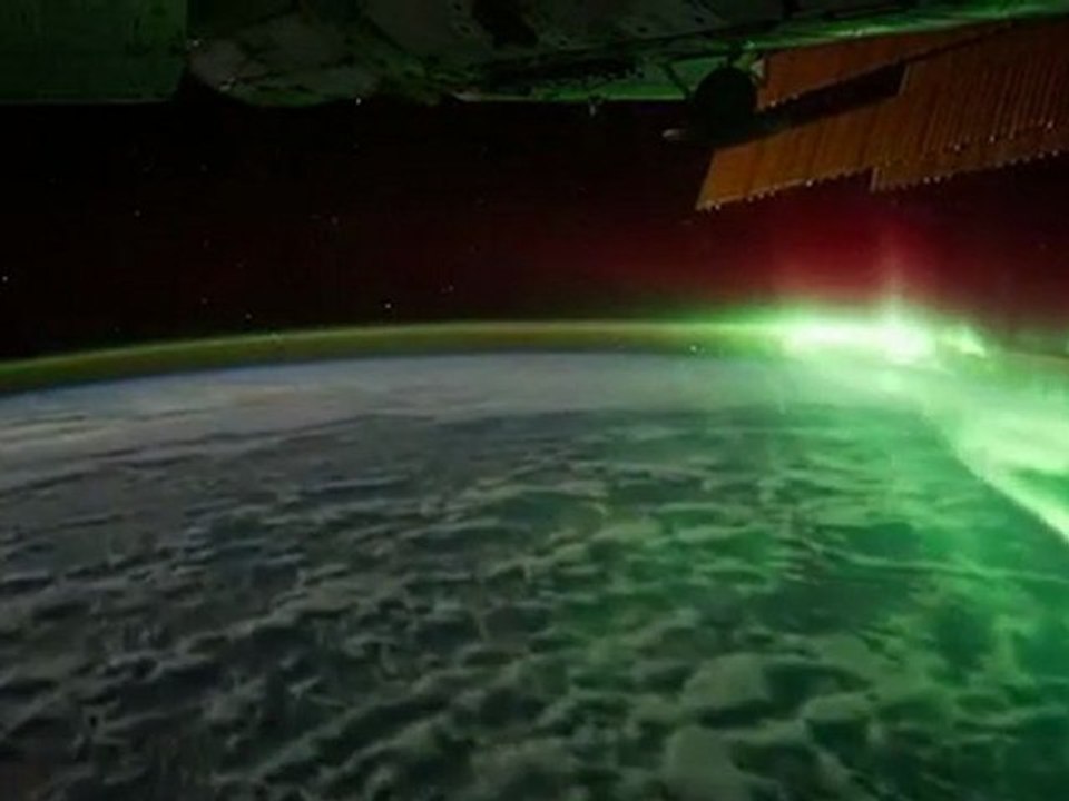 Aurores boréales vue de l'espace