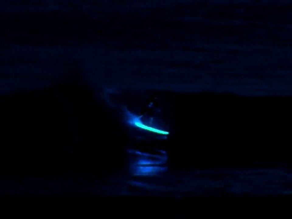 Une planche de surf en LED avec Aritz Aranburu