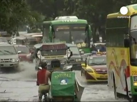Il tifone Nesat si abbatte sulle Filippine