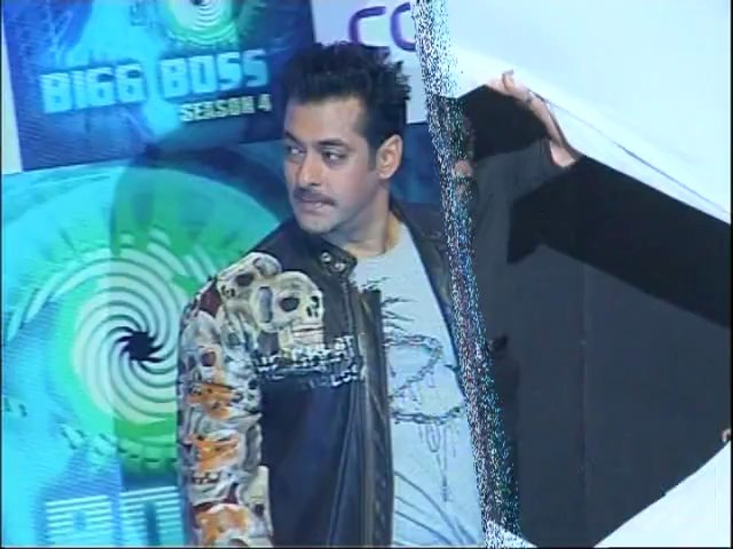 Shahrukh Khan Is Indifferent To Salman Khan? – Latest Bollywood News