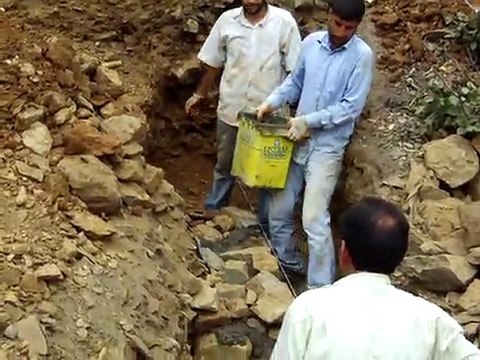 ( DİYARBAKIR ÇÜNGÜŞ KARAKAYAKÖYÜ ) KÖYÜMÜZDE YENİ BİR EV İNŞAATI DAHA YAPILIYOR KÖYÜMÜZE DEĞER KATAN ( FAİK YILMAZ ) SONSUZ TEŞEKKÜRLER ALLAH ONDAN RAZI OLSUN.KÖYÜMÜZE YATIRIM YAPTIĞI İÇİN..GEÇ KALMAYIN SİZDE BİRAN ÖNCE YAT