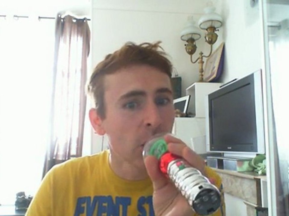 Wiwi égratigne "tell me something i don't know"