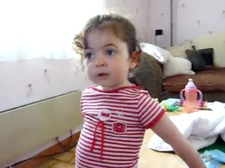 Emmy chante "Barbie magie de la mode"