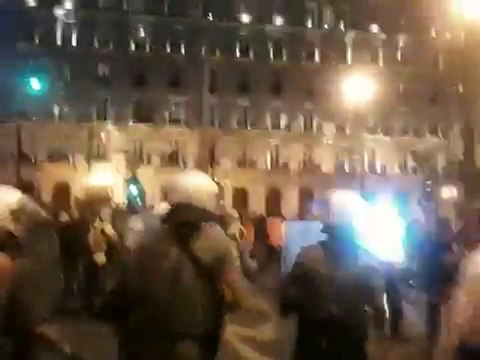 Αγανακτισμένοι και ΜΑΤ έξω από τη Βουλή