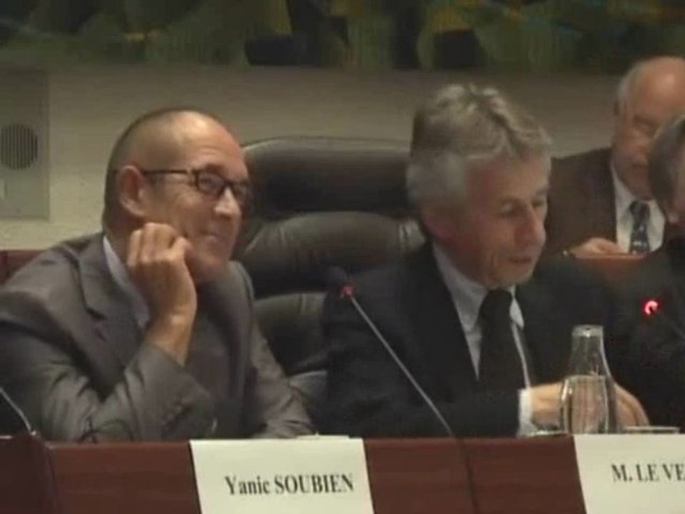 Alain Le Vern & Laurent Beauvais - AP du 22 sept. 2011