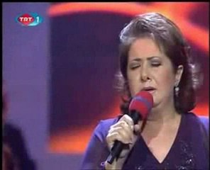 emel taşcıoğlu bir fırtına tuttu bizi