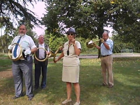 La roulotte des dames du bois de Boulogne par le Cercle des Sonneurs du Bois de Boulogne
