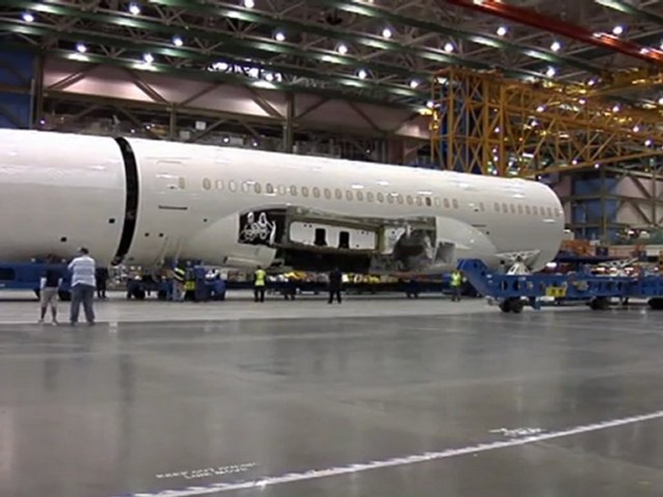 Jungfernflug mit verzögerung: boeings dreamliner landet in japan