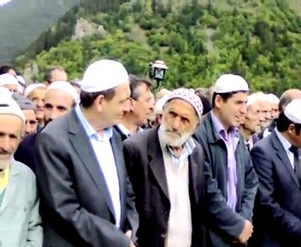 28092011 Müftü İsmail Hatipoğlu nun babasının cenazesi Hanak Ardahan Çaykara Uzuntarla köyü