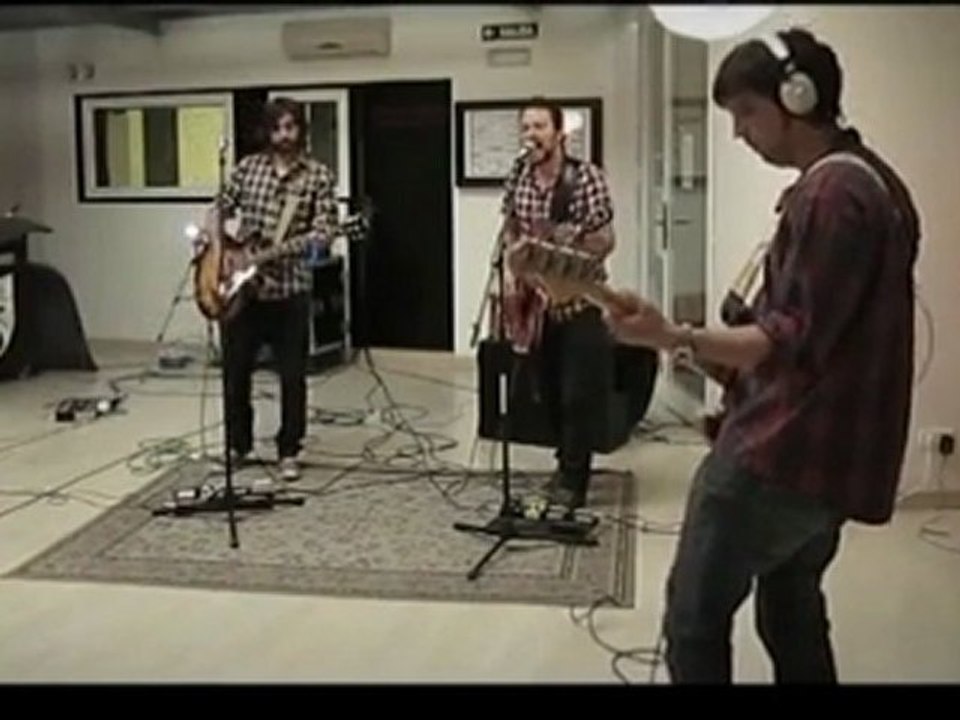 INDIE ROCK ► INNERVE ♫ Enemigo a las puertas (Onoff live session, junio 2011) ► COPYLEFT