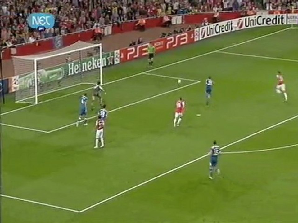 Άρσεναλ - Ολυμπιακός /  Απόκρουση Κοστάνσο