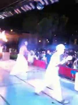 Malabares de fuego en escenario - tetelx