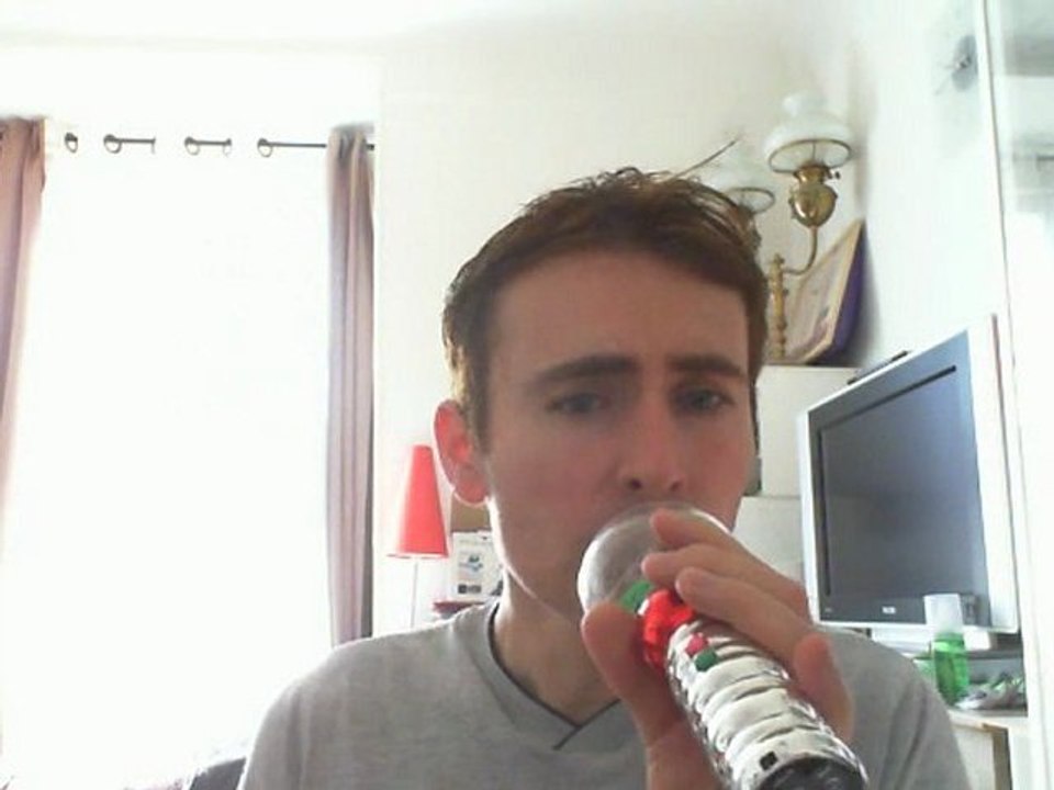 Wiwi égratigne "le bruit des vagues"