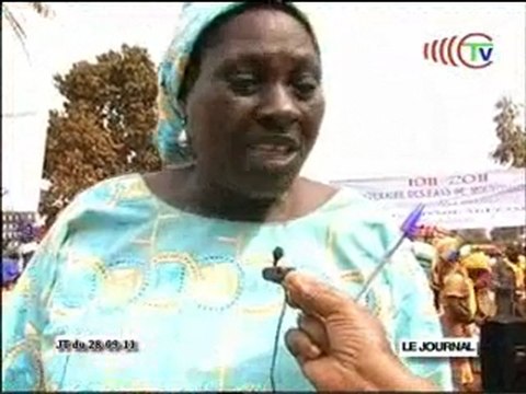 Dons aux populations de la Bouenza par Antoinette Sassou N’Guesso