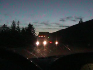 Route de nuit en Colombie-Britannique