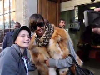 Kelly Rowland est ravie de montrer sa nouvelle poitrine