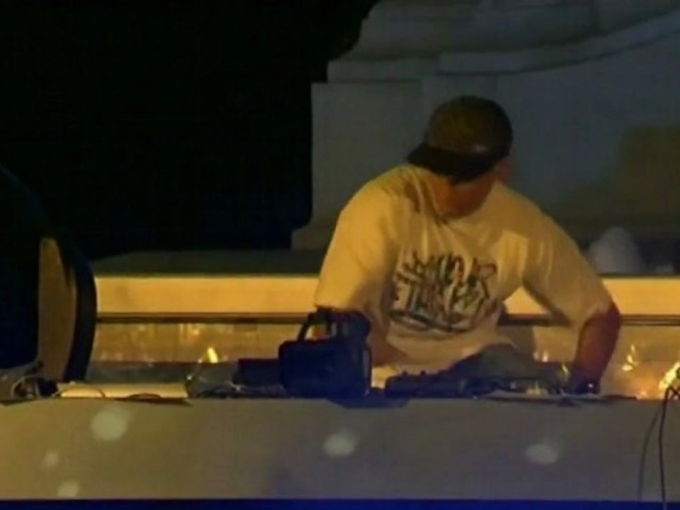 Dj Tillo (Orishas) - Show en la Final de la Red Bull Batalla de los Gallos 2009 (Madrid)