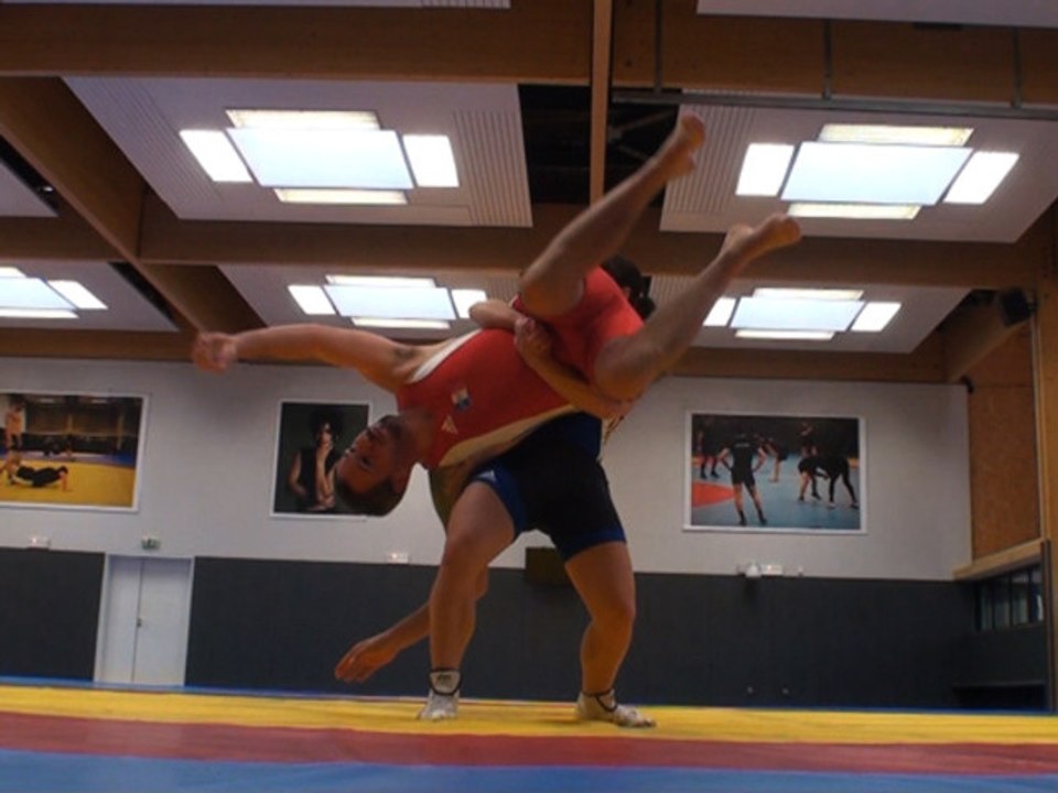 En position du sphinx: Audrey Prieto met la misère au Friday Sport