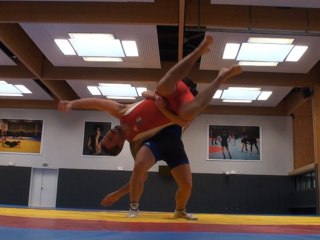 En position du sphinx: Audrey Prieto met la misère au Friday Sport