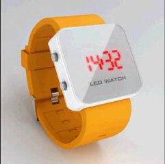 MONTRE LED 12 COLORIS POSSIBLES ( HEART JACKING )