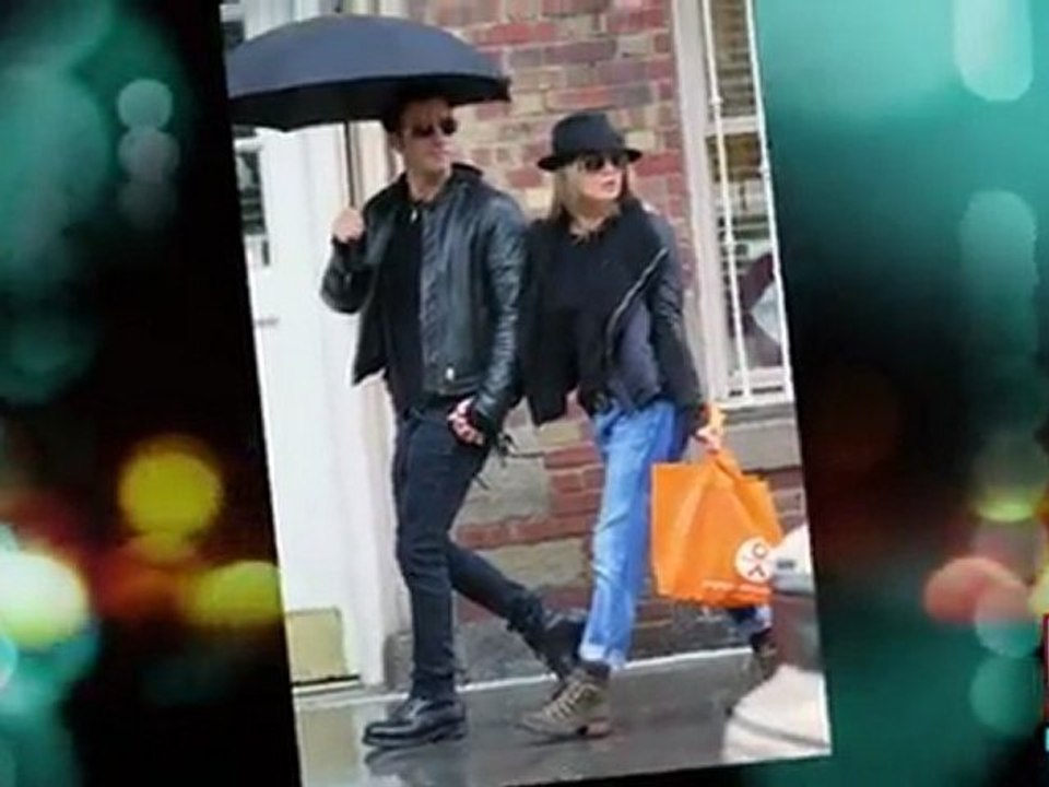 Aniston and Theroux's Fashionable Date - E!