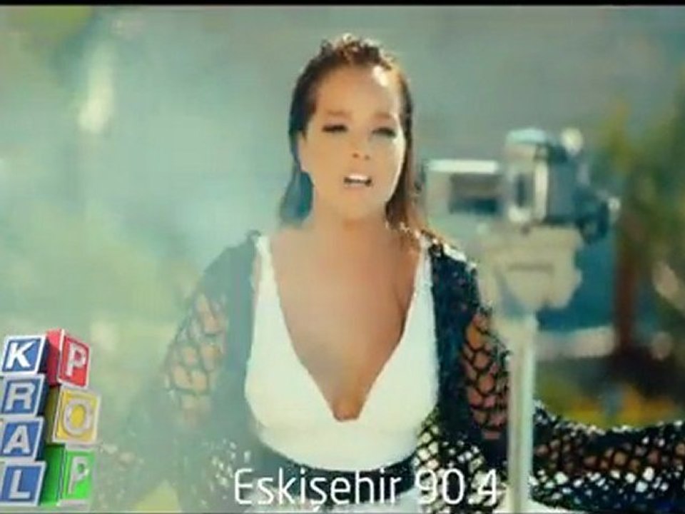 Bengü - Saat 3 | Yepyeni Klip - 2011