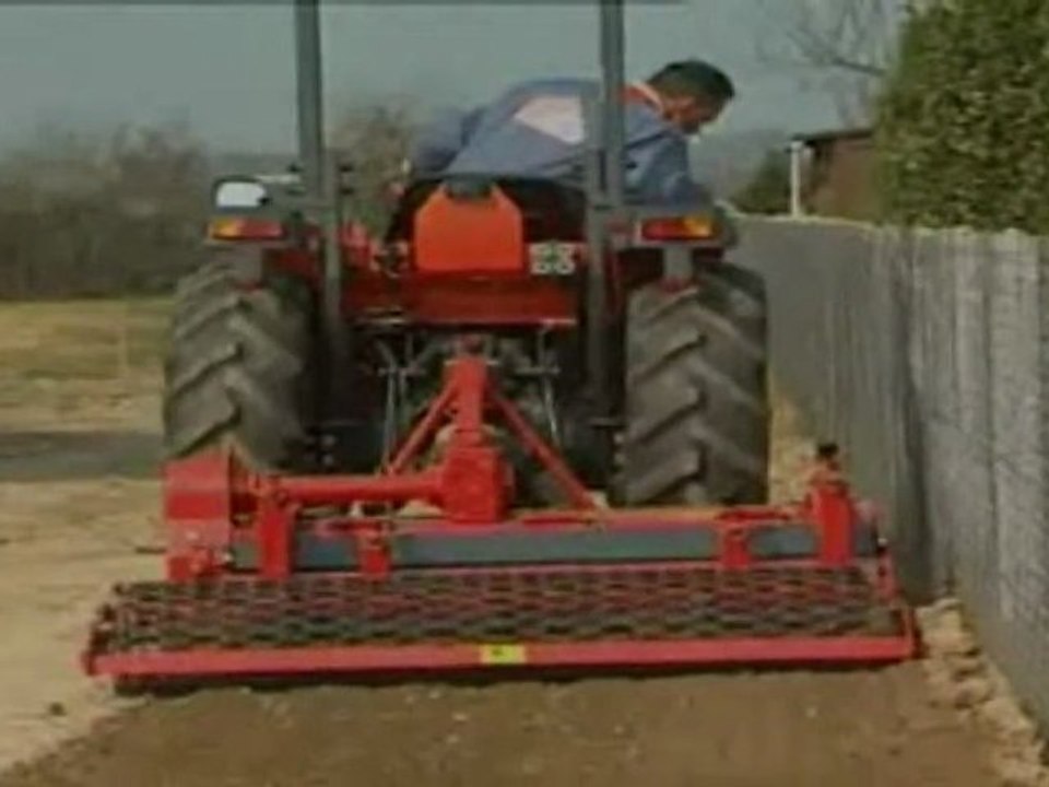 Engazonneuse et préparation pour semis