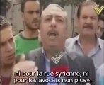 Les ambassadeurs français et etatsuniens couverts d'oeufs et de tomates par le peuple syrien