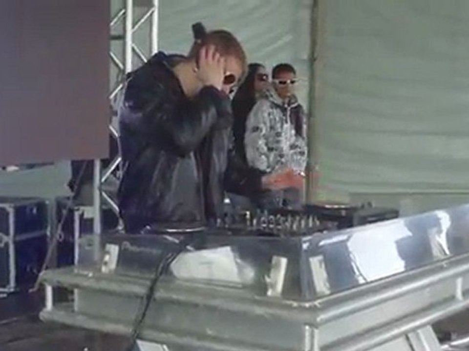 RE DUPRE - ZOOOMINIMAL  20 AGO 2011