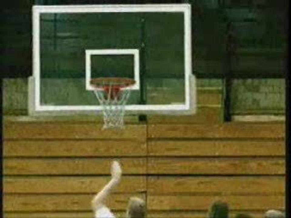 Cheerleader Toss - Into The Basket