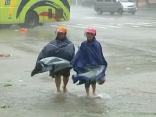 Typhoon Nesat Lashes Southern China, Forces Thousands to Evacuate