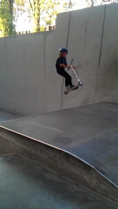 trotinette freestyleVictor Deleplanque bar to bar