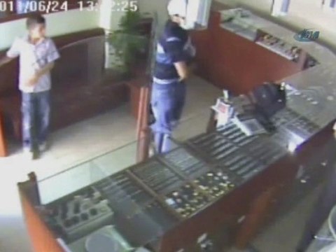 À 12 ans il stoppe un braqueur armé