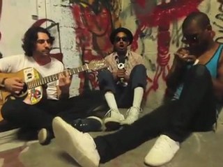 Pigeon John en live acoustic à Marsatac - "The Bomb" extrait de l'album "Dragon Slayer"