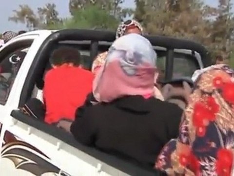 Civilians flee Sirte as Italian FM arrives
