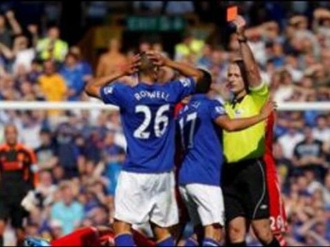 Everton 0-2 Liverpool Carroll, Suarez scored, Rodwell red-card
